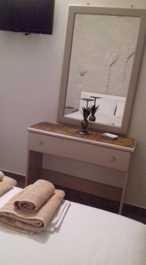 Maltezos Rooms Methana Bagian luar foto